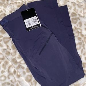 Arcteryx Palisade Pant Women’s. Size 6 on tag inseam 31. Navy Blue
